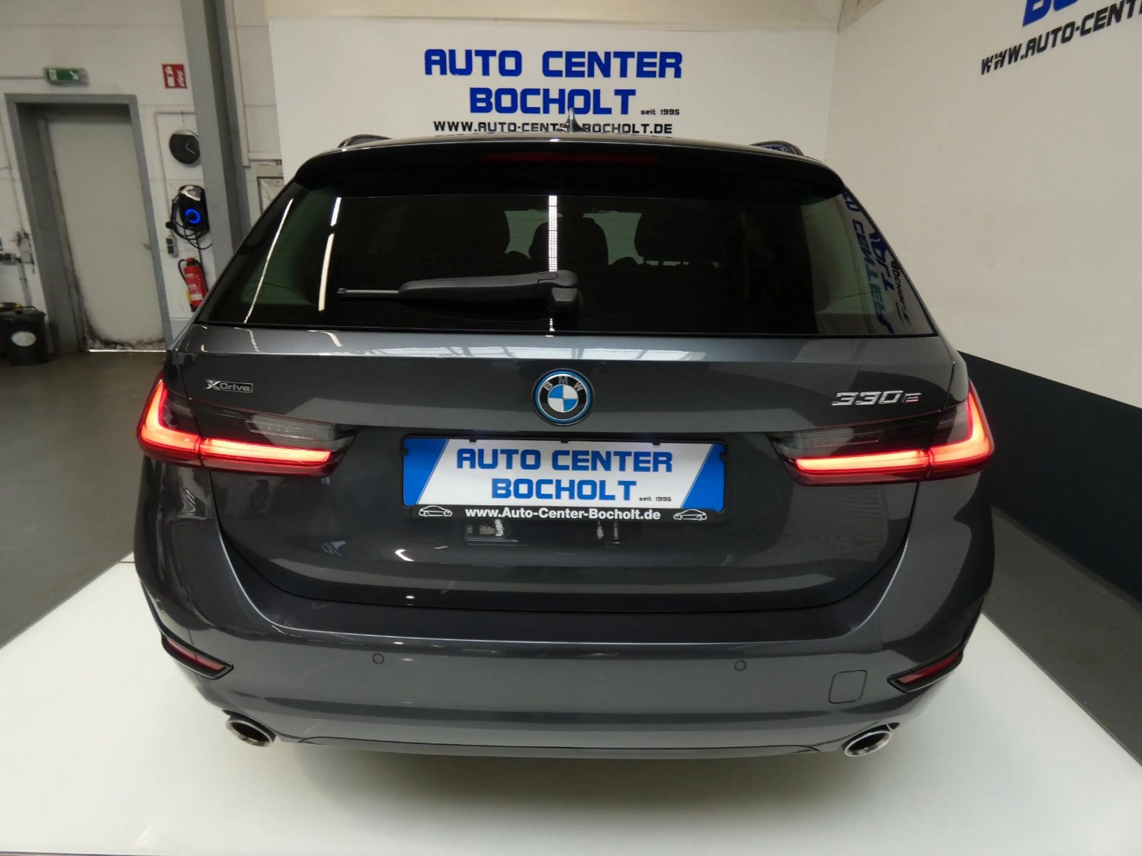 BMW 330 e xDrive Sport Line*HUD*Laserlicht*Panorama — photo 2