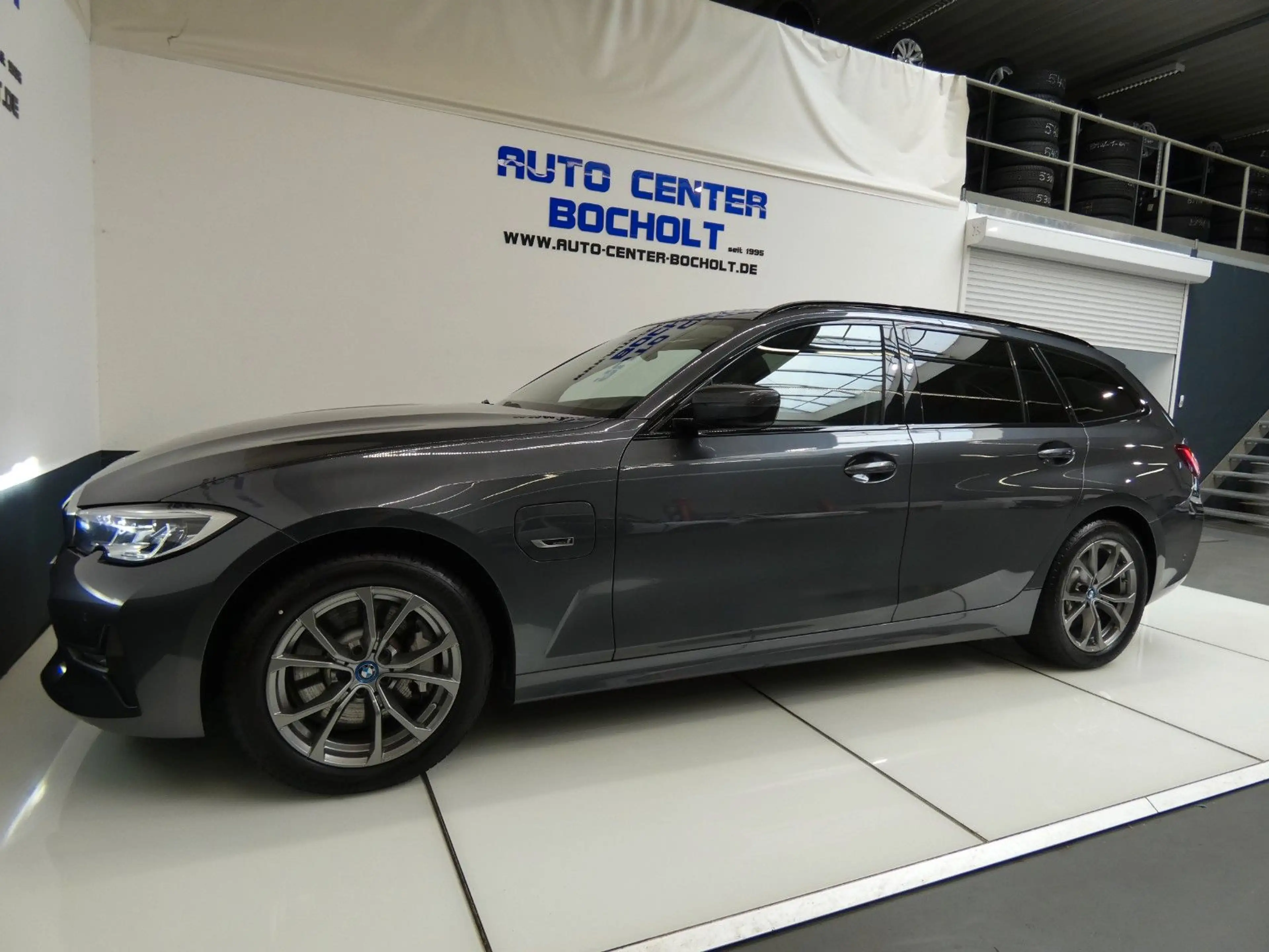BMW 330 e xDrive Sport Line*HUD*Laserlicht*Panorama — photo 11