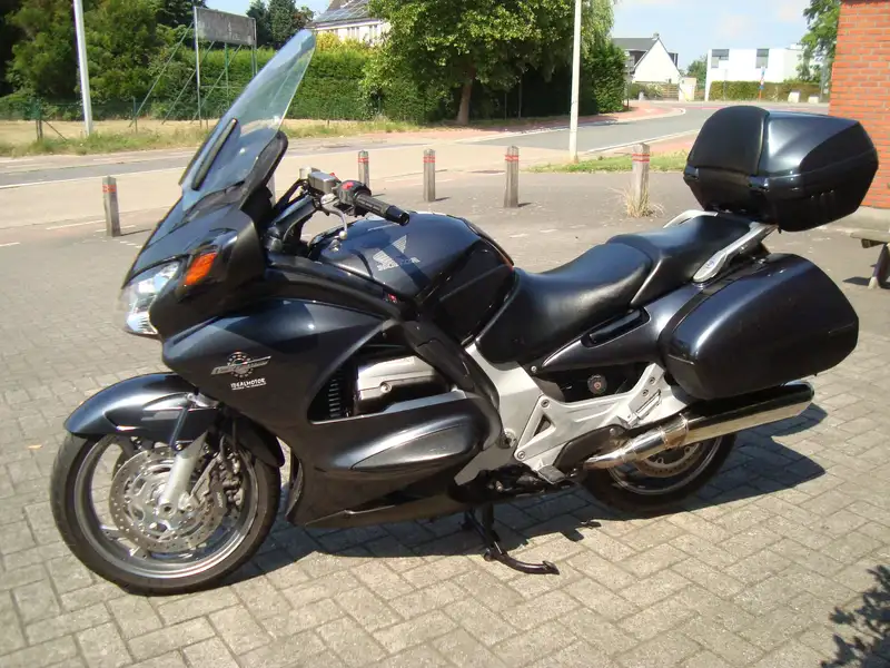 Honda ST 1300 - foto 2