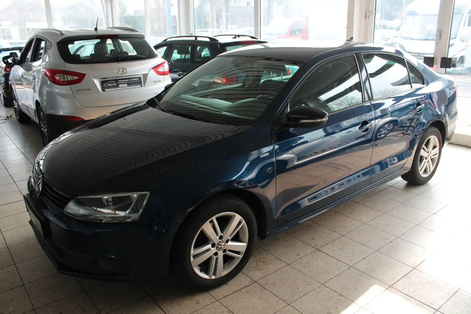 Volkswagen Jetta VI Match Blue - 1