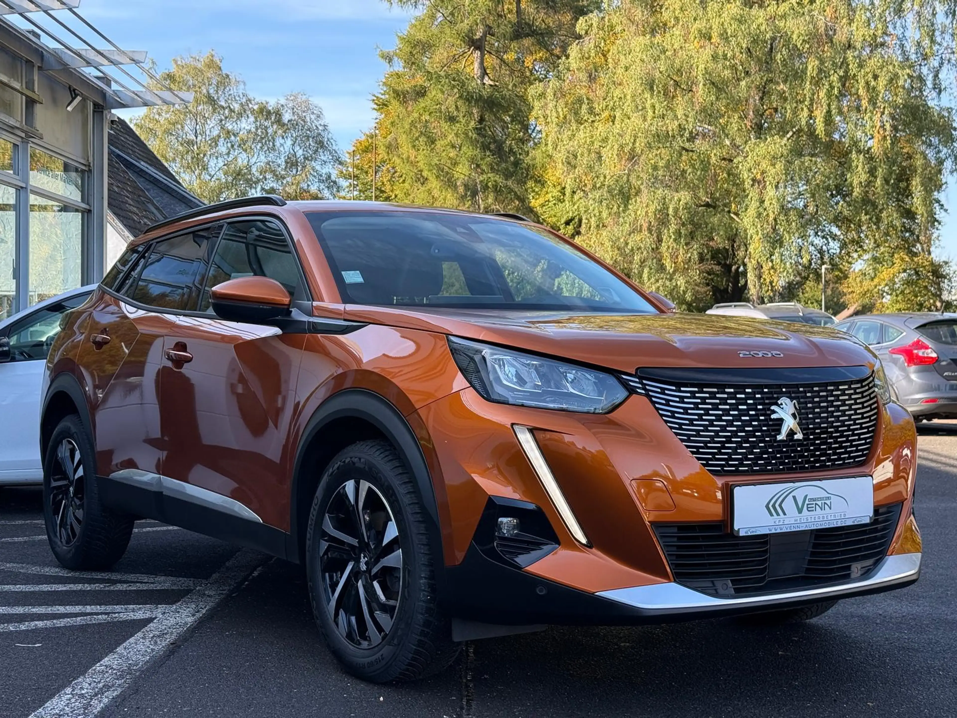 Peugeot 2008 1.2 12V e-THP / PureTech*RFK*Alu*SHZ*LED — photo 4