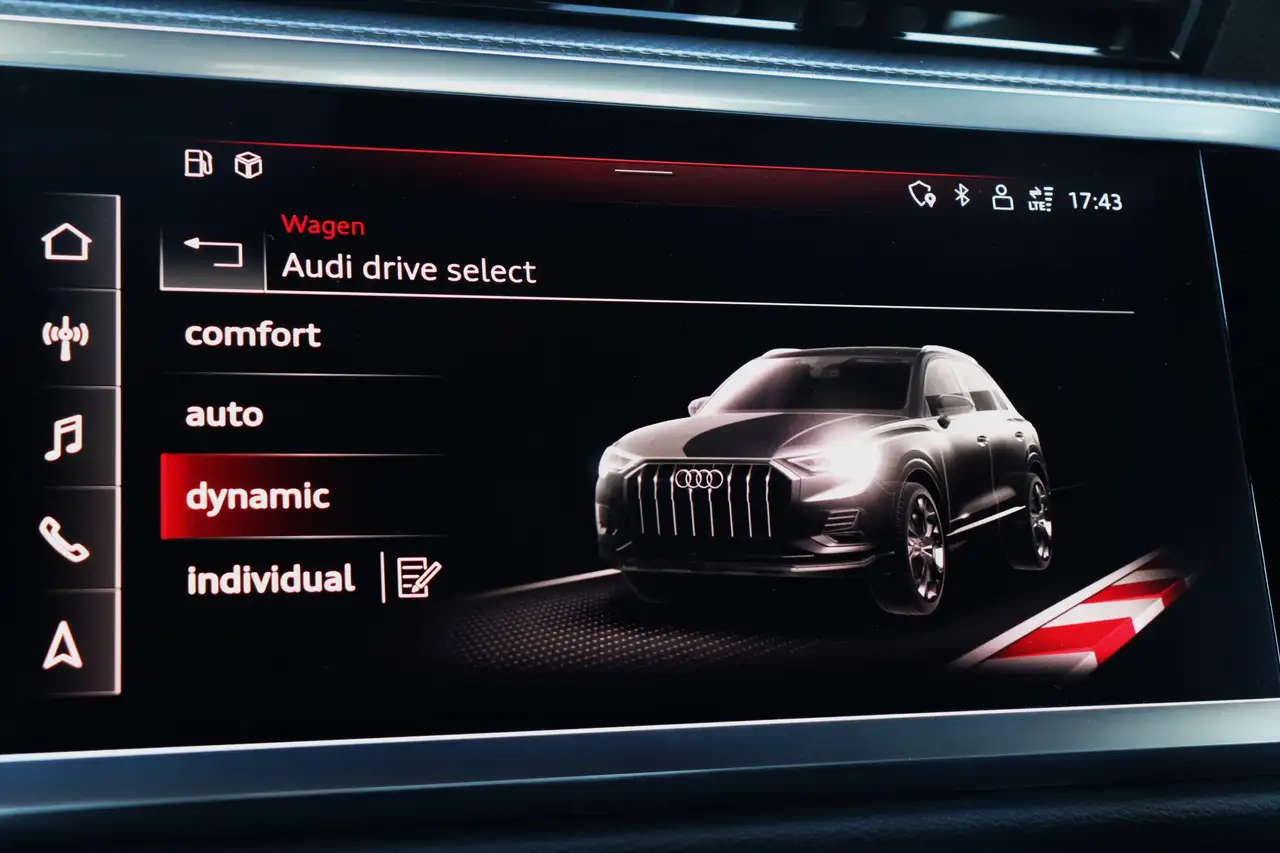 Audi Q3 PHEV 45 TFSIe S line S tronic Leather/Shadow+/19"/SOH=92%, миниатюра 23