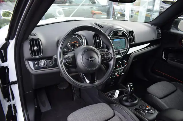 Mini Countryman view 4