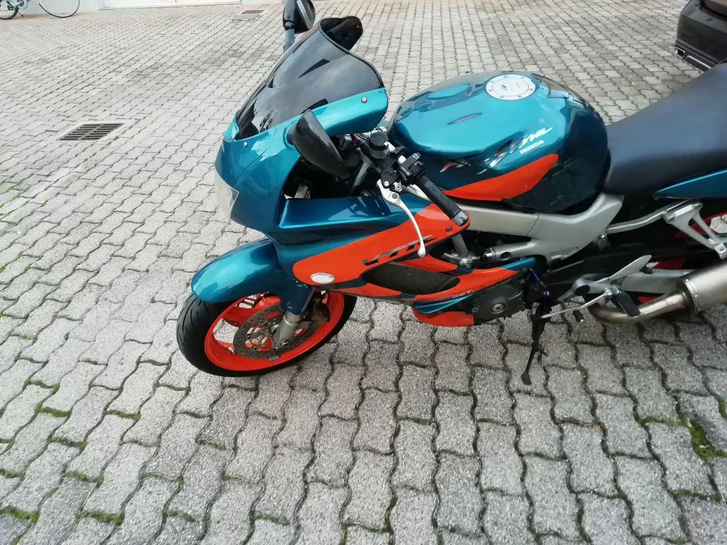 Honda VTR 1000 Blau - 1