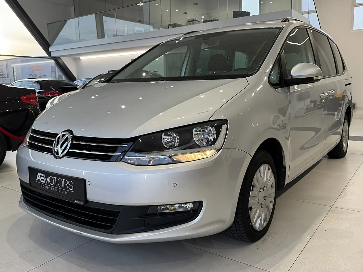 Volkswagen Sharan Trendline BMT 2,0 TDI DPF *NAVI*KREDIT*GARANTIE* Silber - 1