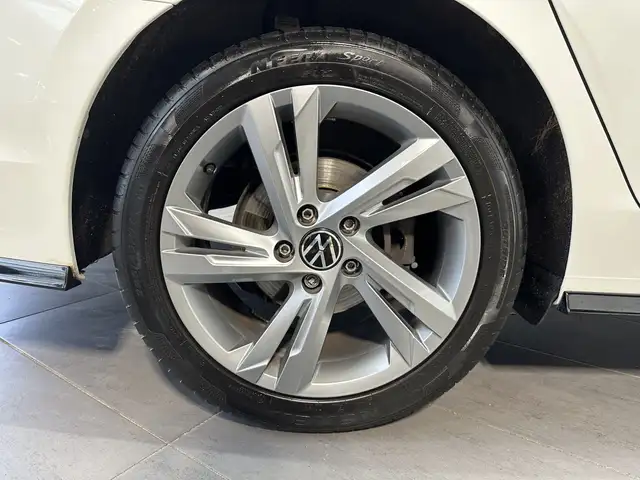 Volkswagen Golf view 3
