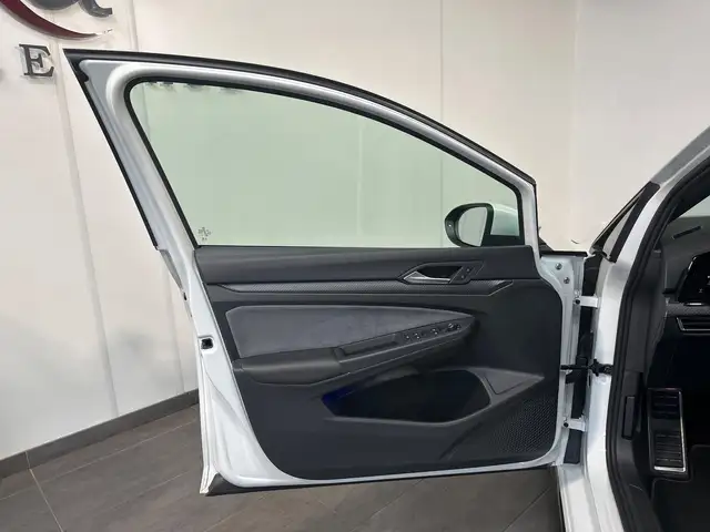 Volkswagen Golf view 6