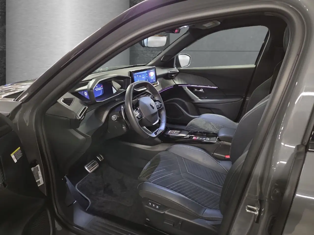 Peugeot 2008 GT 1.2 PURETECH Kamera digitales Cockpit LED Navi 7
