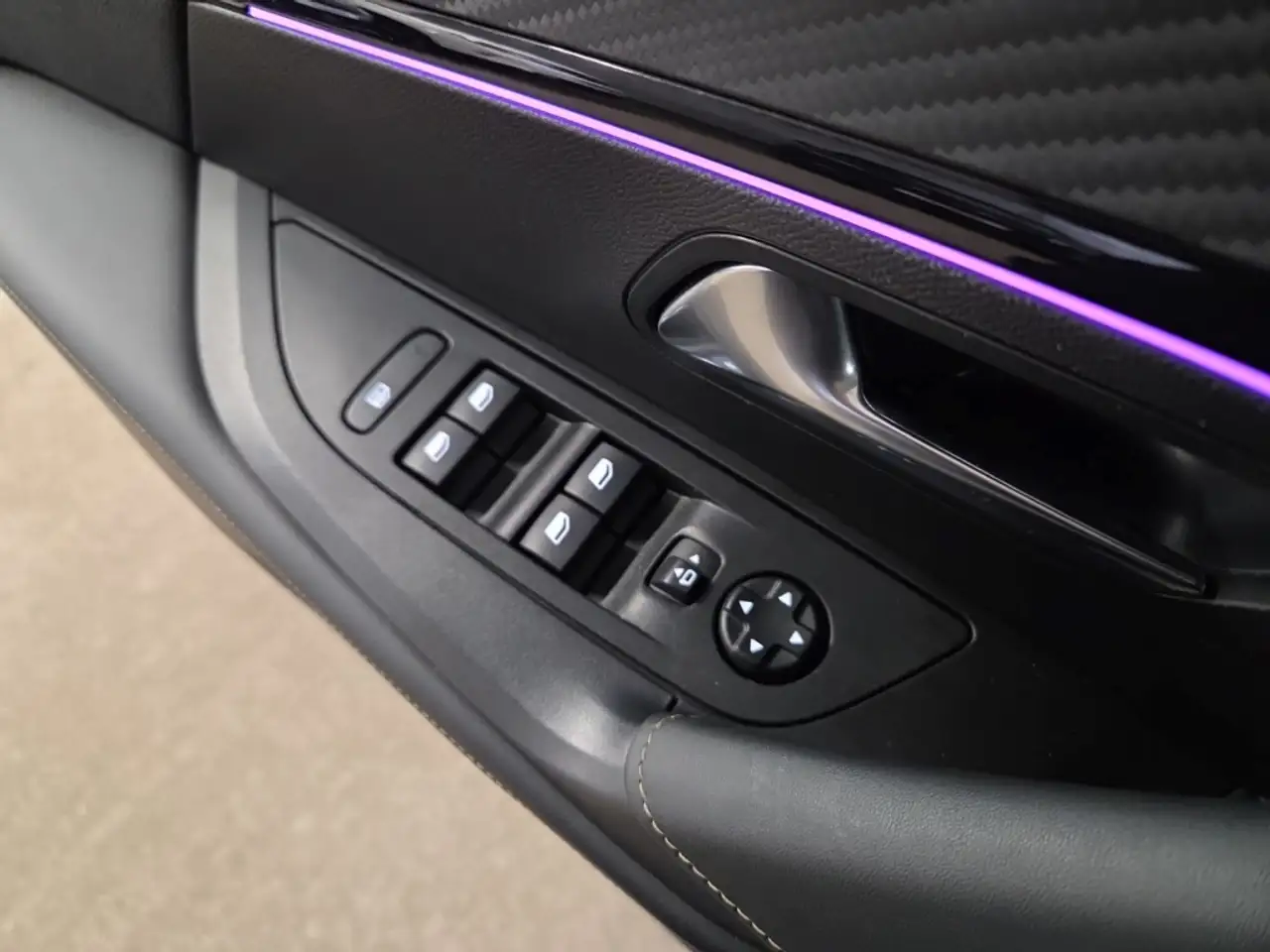 Peugeot 2008 GT 1.2 PURETECH Kamera digitales Cockpit LED Navi 17