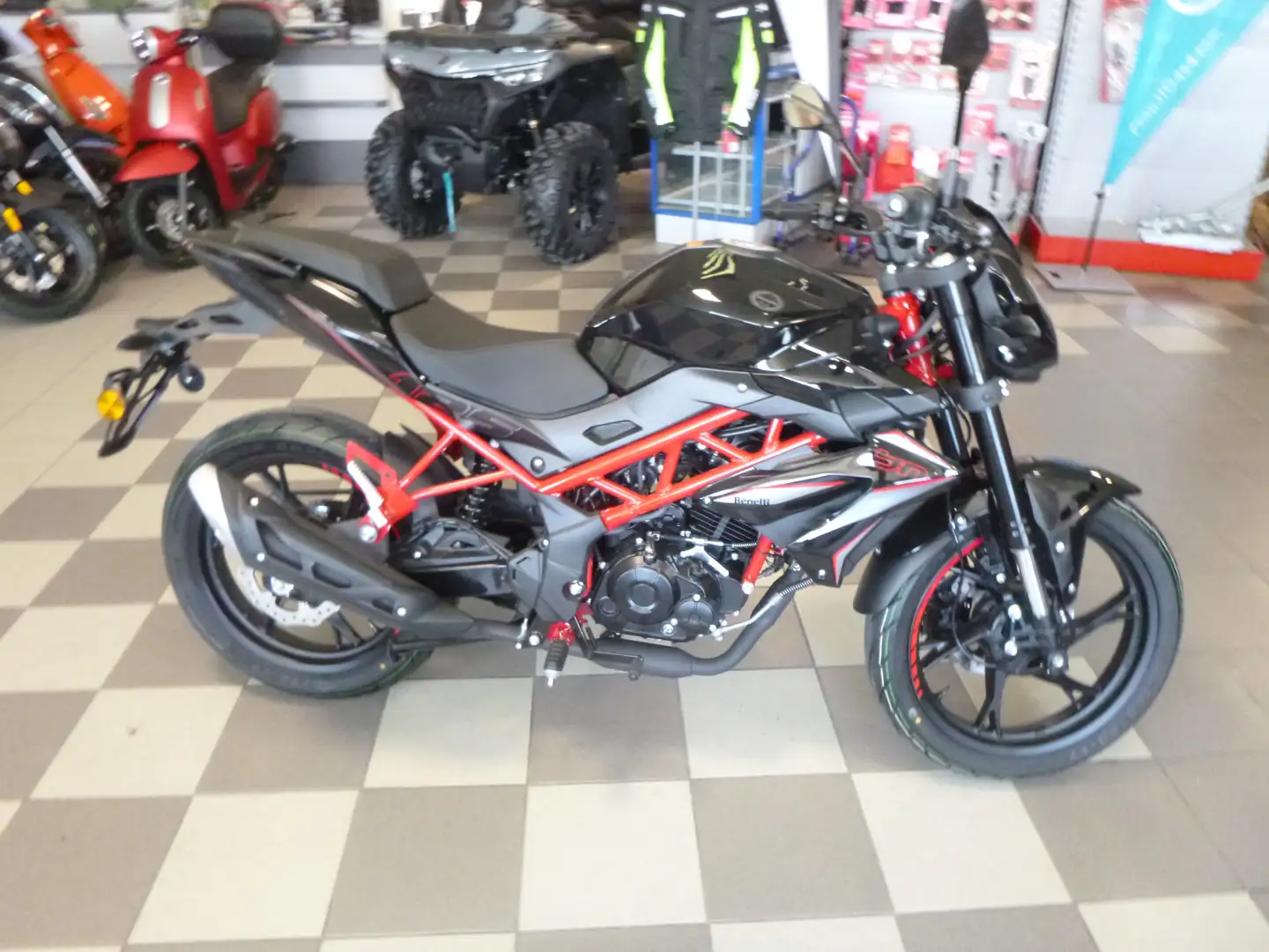 Benelli BN 125 Negru - 2