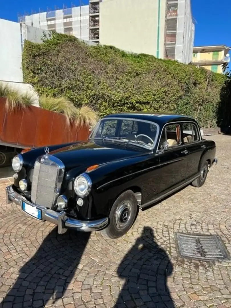 Mercedes-Benz 220 - 2