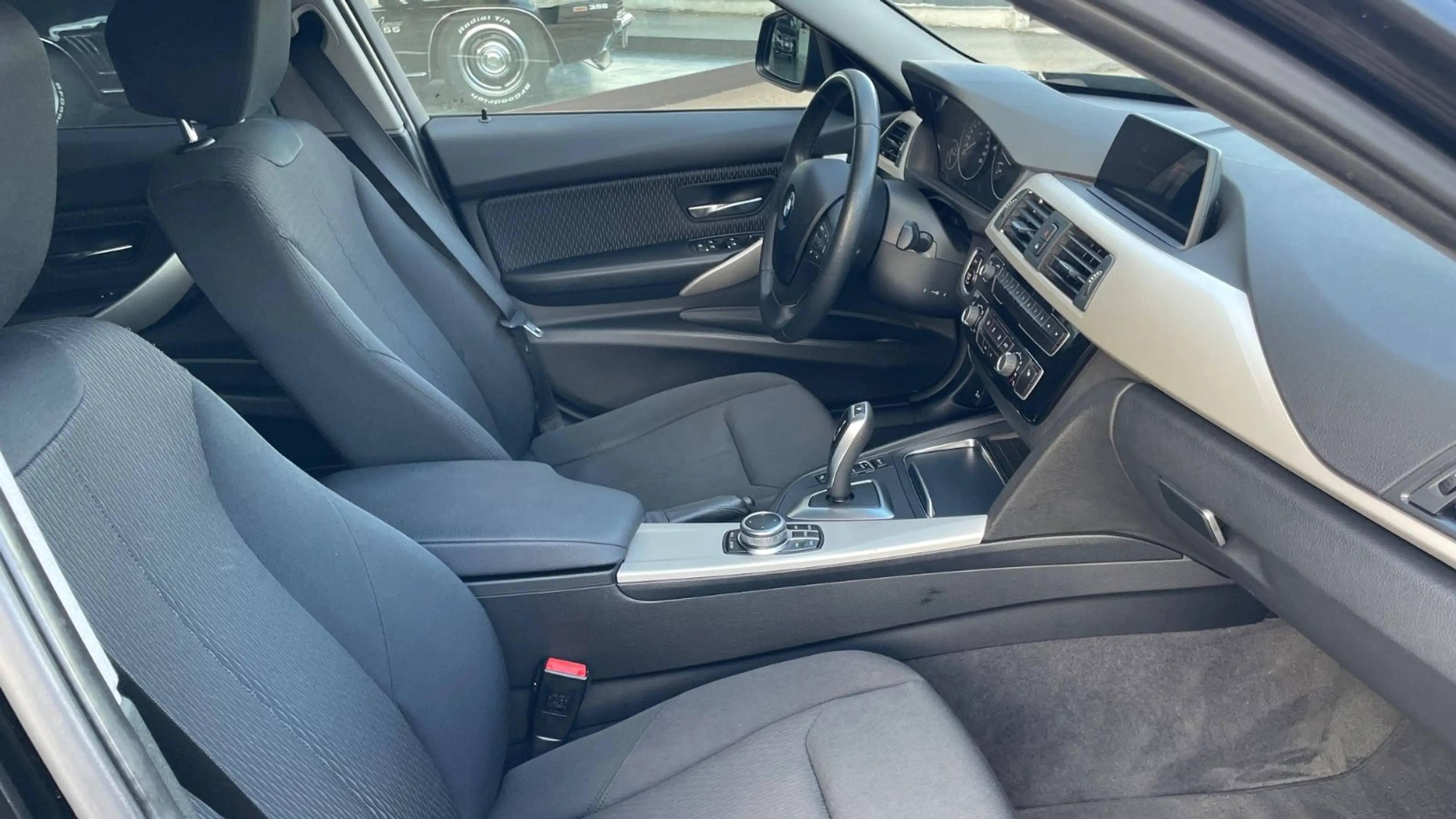 BMW 318 d Touring*M 18 Zoll*Navi*LED*SHZ*PDC*TOP! — photo 8