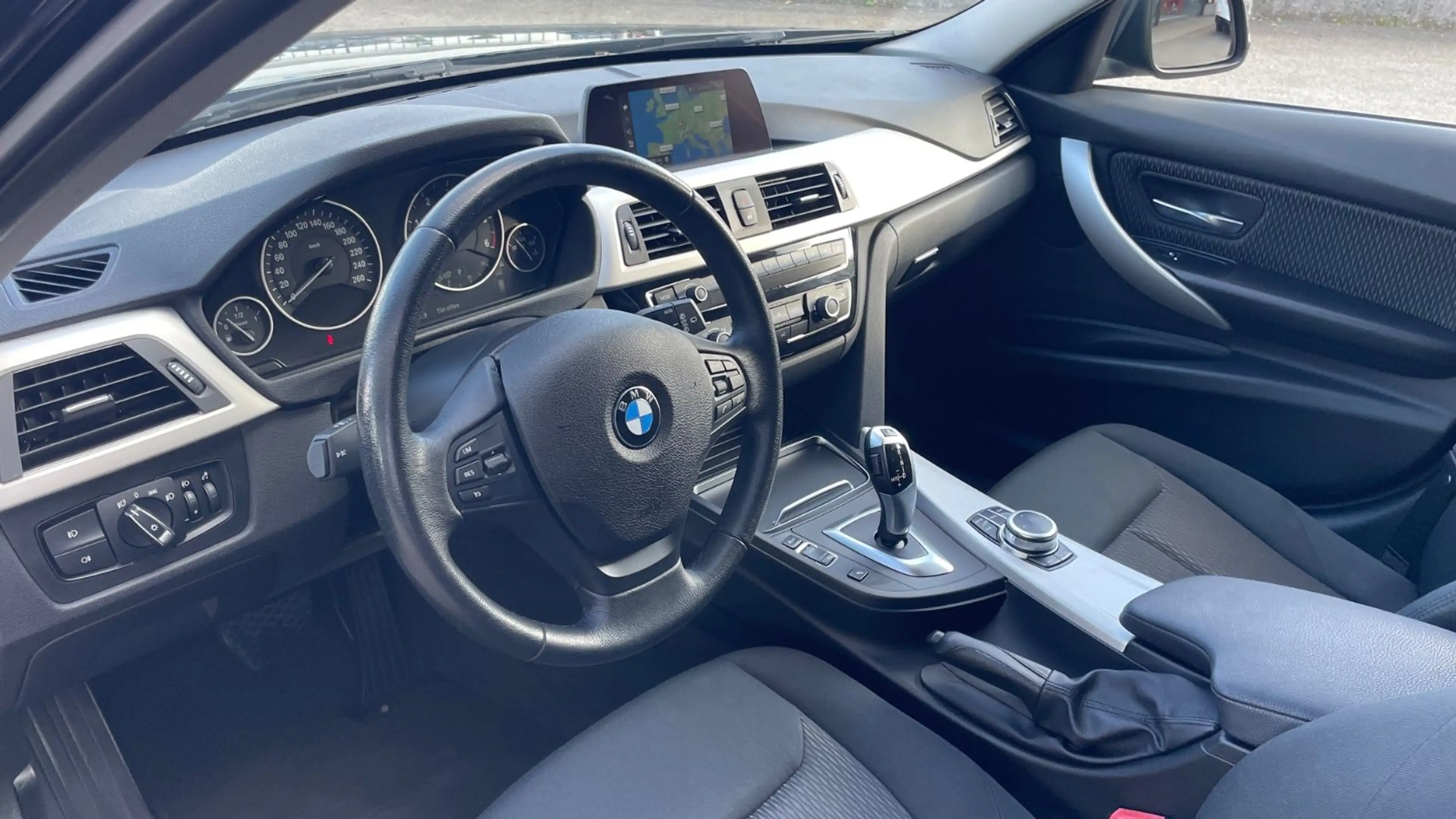 BMW 318 d Touring*M 18 Zoll*Navi*LED*SHZ*PDC*TOP! — photo 12