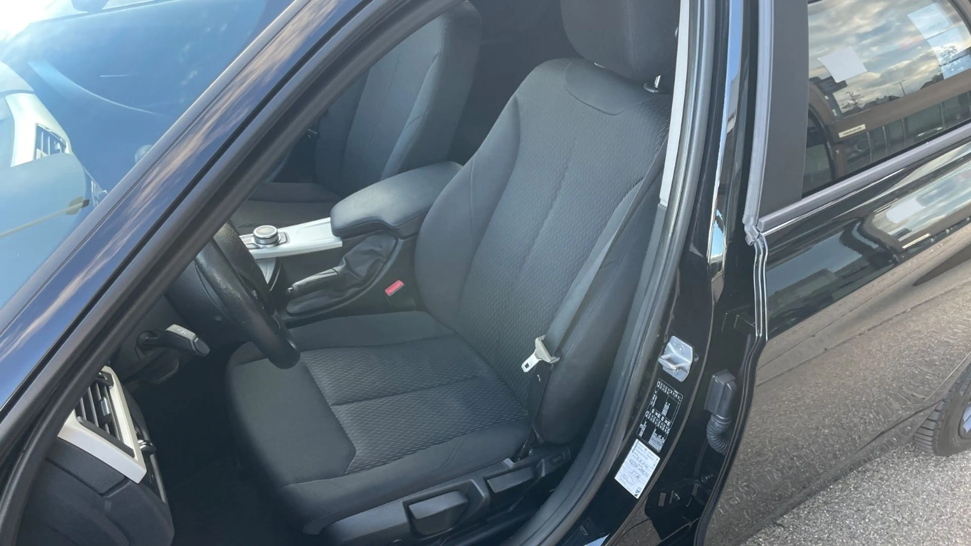 BMW 318 d Touring*M 18 Zoll*Navi*LED*SHZ*PDC*TOP! — photo 15