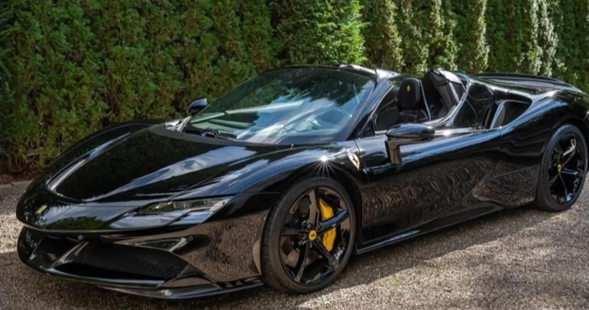 Ferrari SF90 Spider Negro - 2