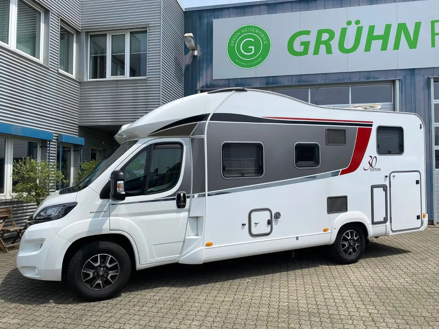 Bürstner Ixeo IT 710 G /Automatik/150PS/Hubbett/Solar/TV+ Weiß - 1