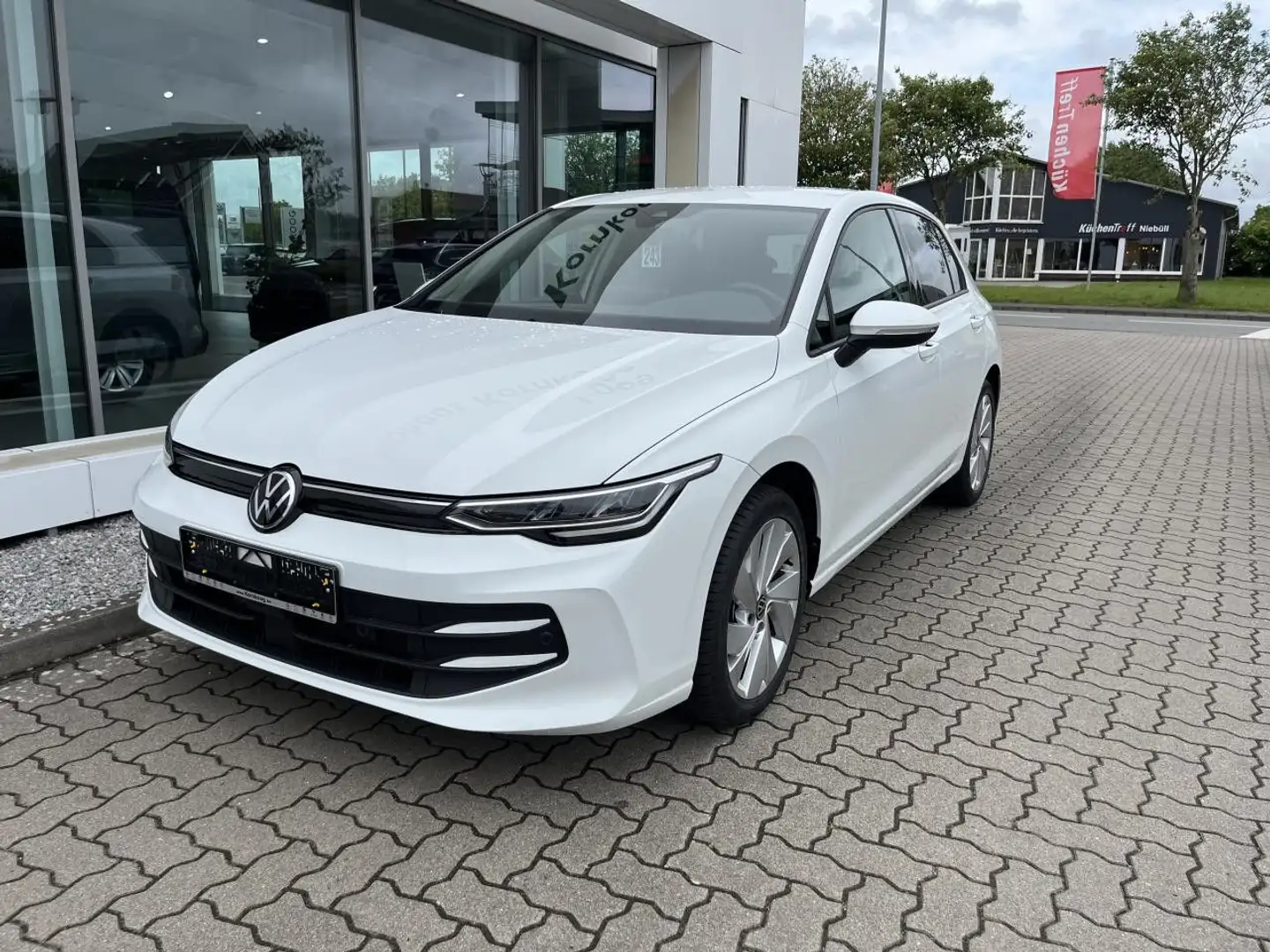 Volkswagen Golf 1.5 eTSI Facelift Life DSG Kam, APP ACC LED Weiß - 2