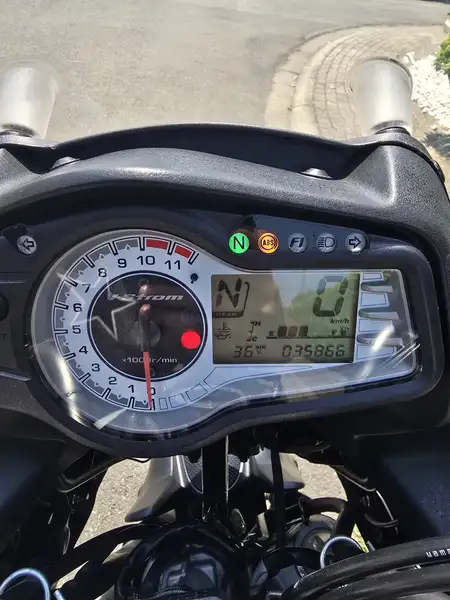 Suzuki V-STROM 650 - foto 5
