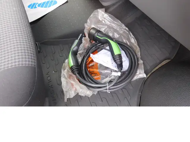Volkswagen Transporter view 18