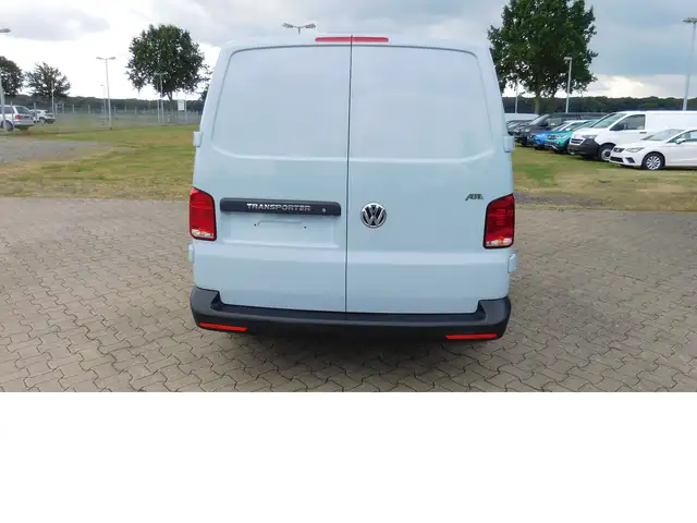 Volkswagen Transporter view 4