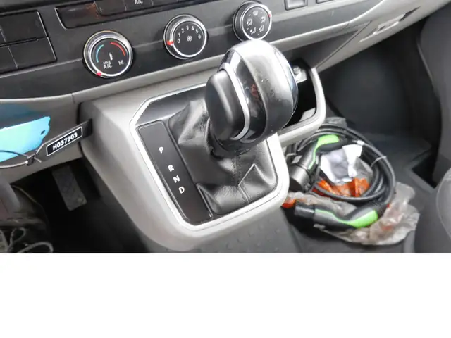 Volkswagen Transporter view 20
