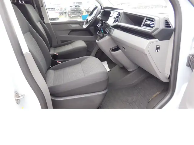 Volkswagen Transporter view 9