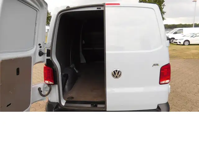 Volkswagen Transporter view 8