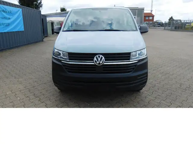 Volkswagen Transporter view 3