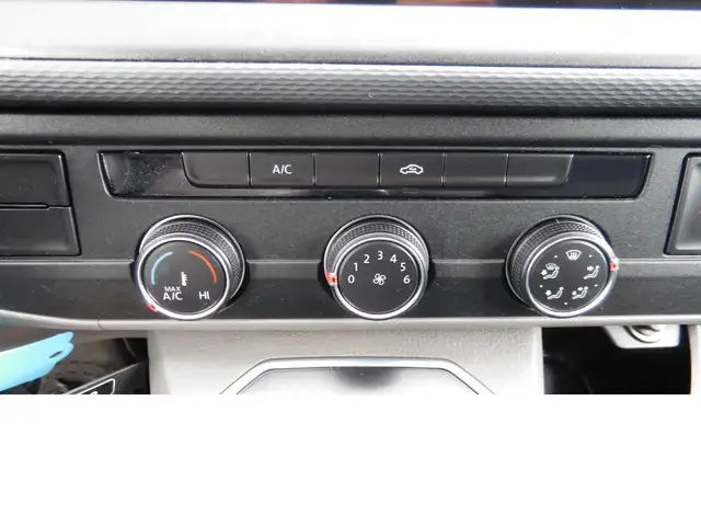 Volkswagen Transporter view 13