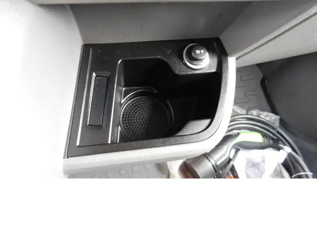 Volkswagen Transporter view 19