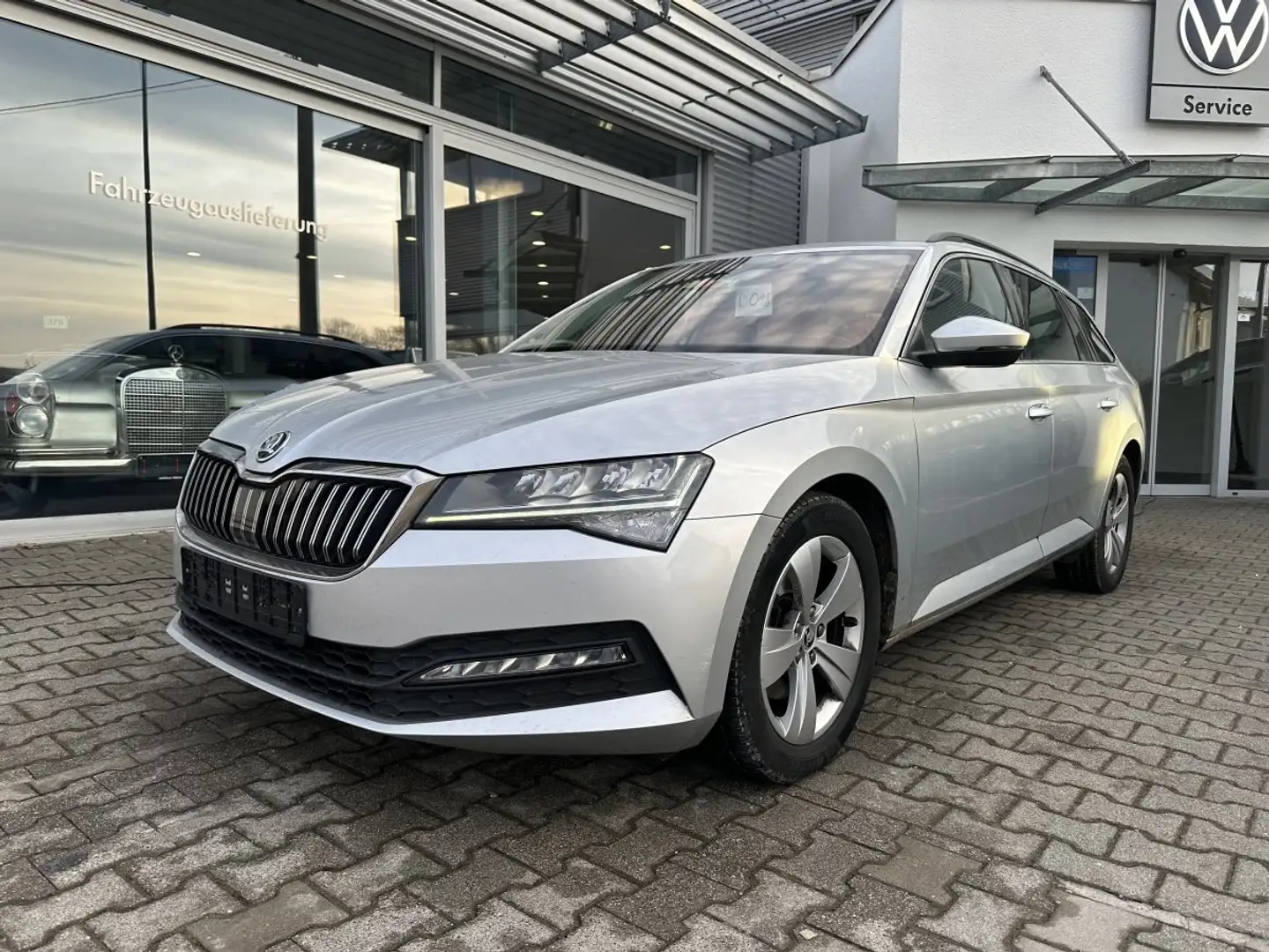 Skoda Superb Combi 2.0TDI DSG STYLE*VC*LED*NAVI*PDC*ALU Silber - 2