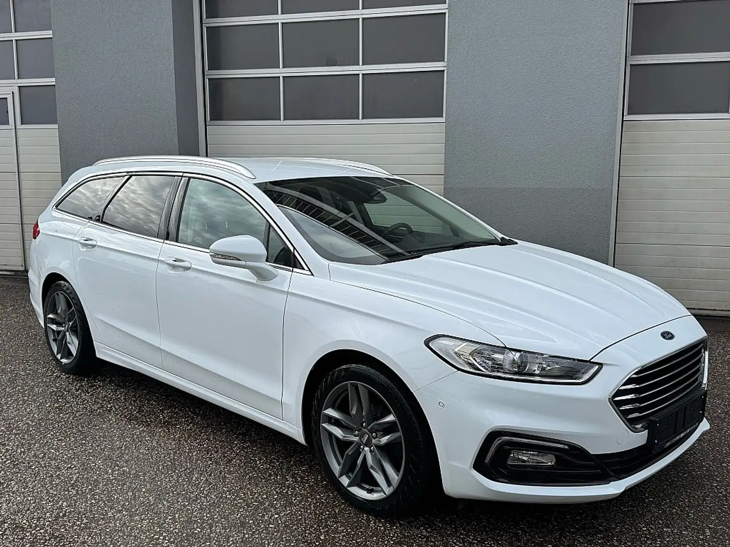 Ford Mondeo Traveller Titanium 2,0 EcoBlue Aut. Blanc - 1