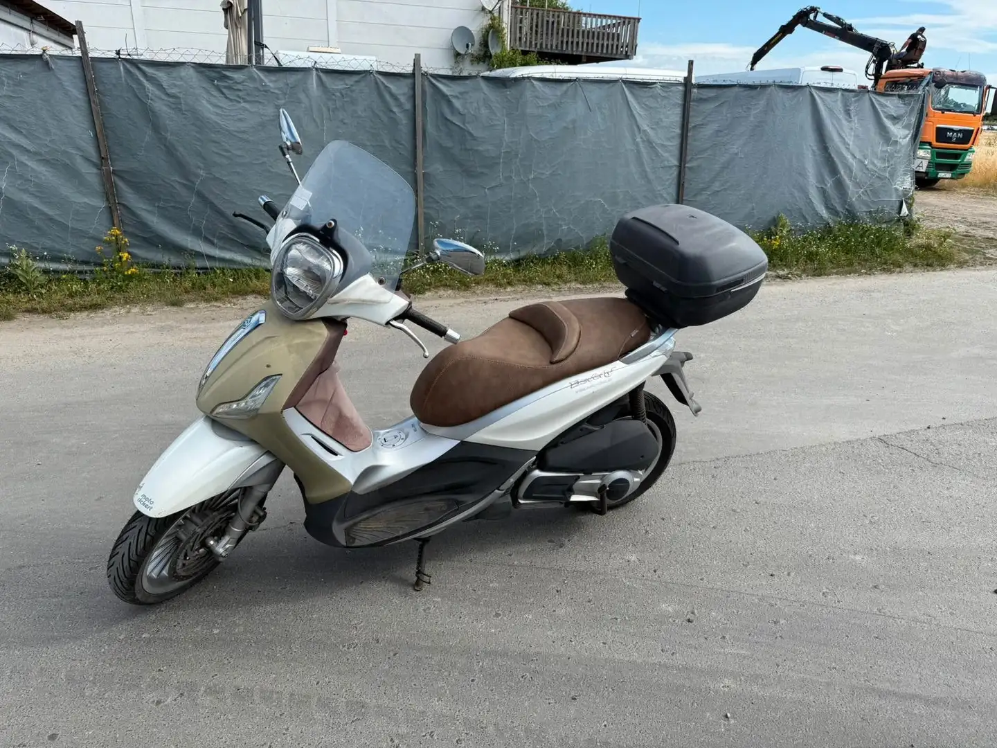 Piaggio Beverly 300 White - 1