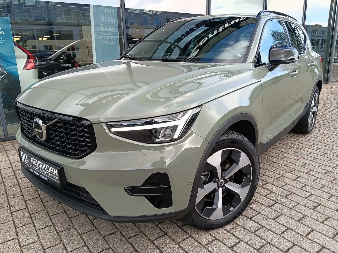 Volvo XC40 B4 Automatik Plus Dark '360 Cam, GJR' Verde - 1