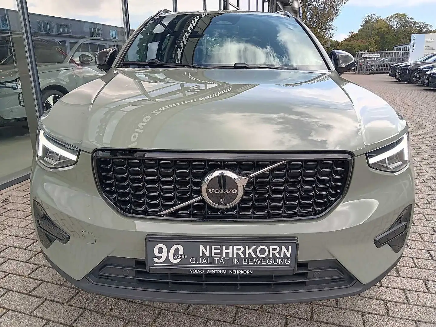 Volvo XC40 B4 Automatik Plus Dark '360 Cam, GJR' Verde - 2
