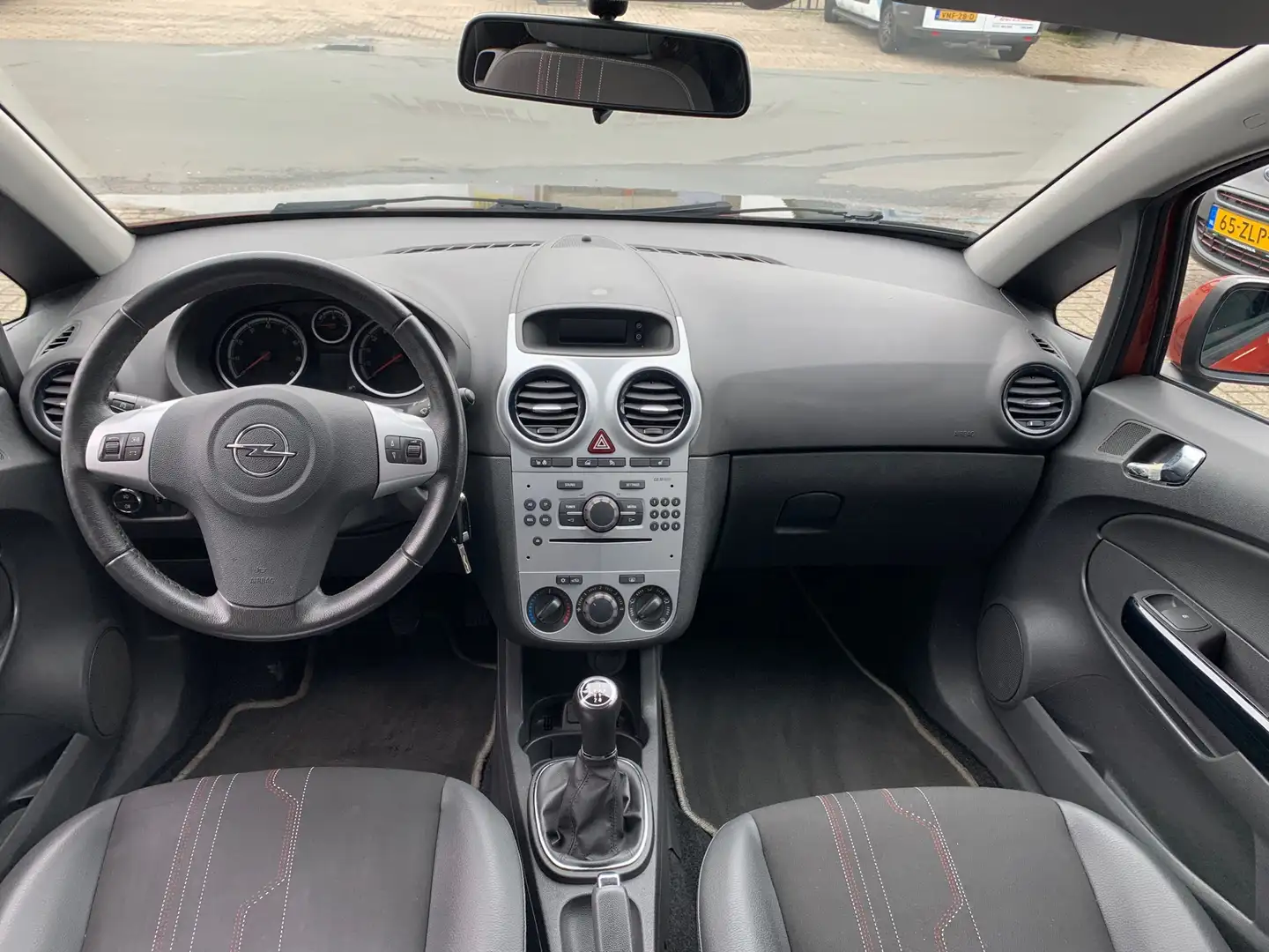 Opel Corsa 1.4-16V|Airco|Cruise Control|Stoelverwarming|APK Rood - 2