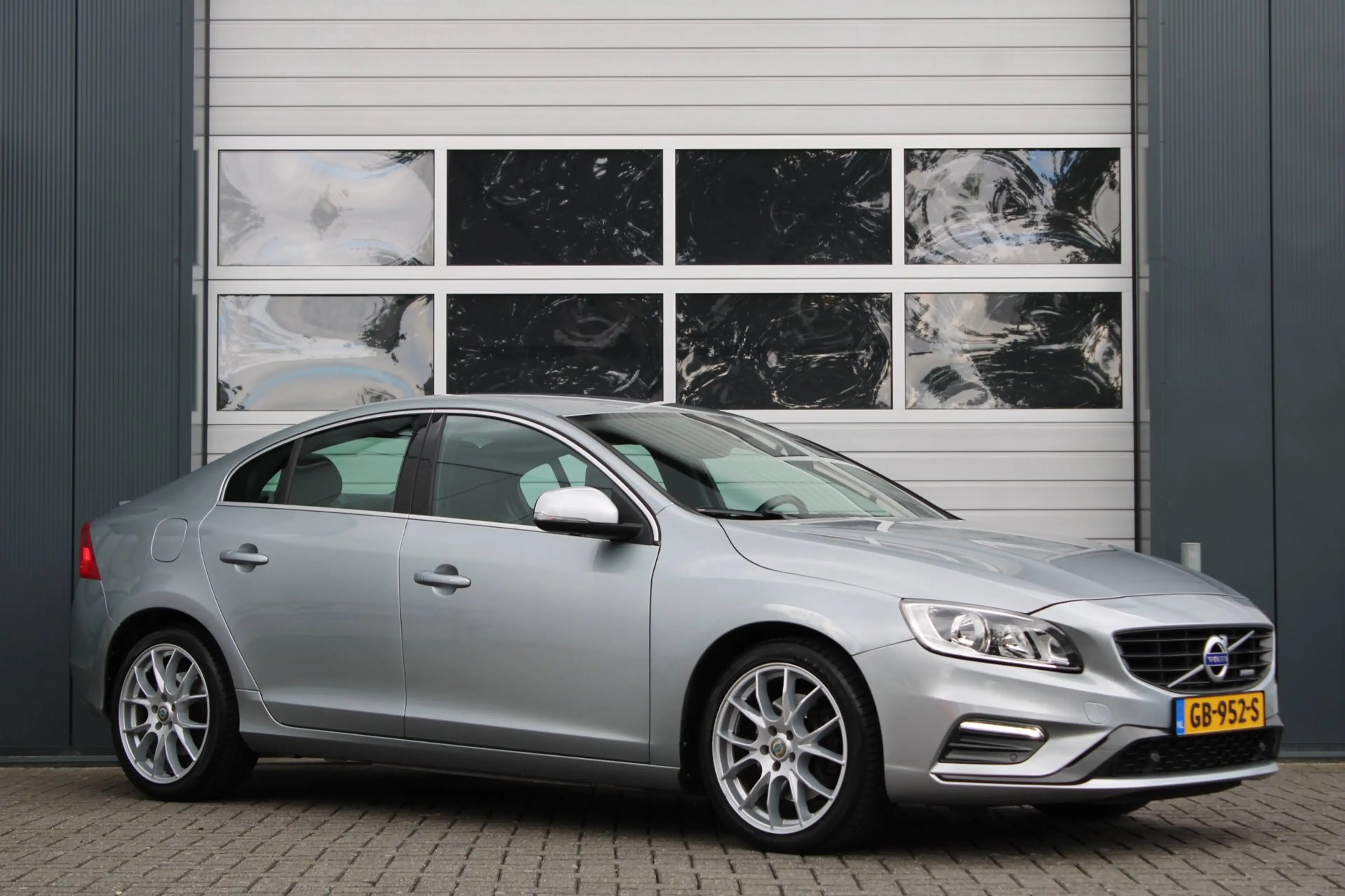 Volvo S60 2.0 T5 R-Design Automaat 245pk Clima/Cruise/Stoelv