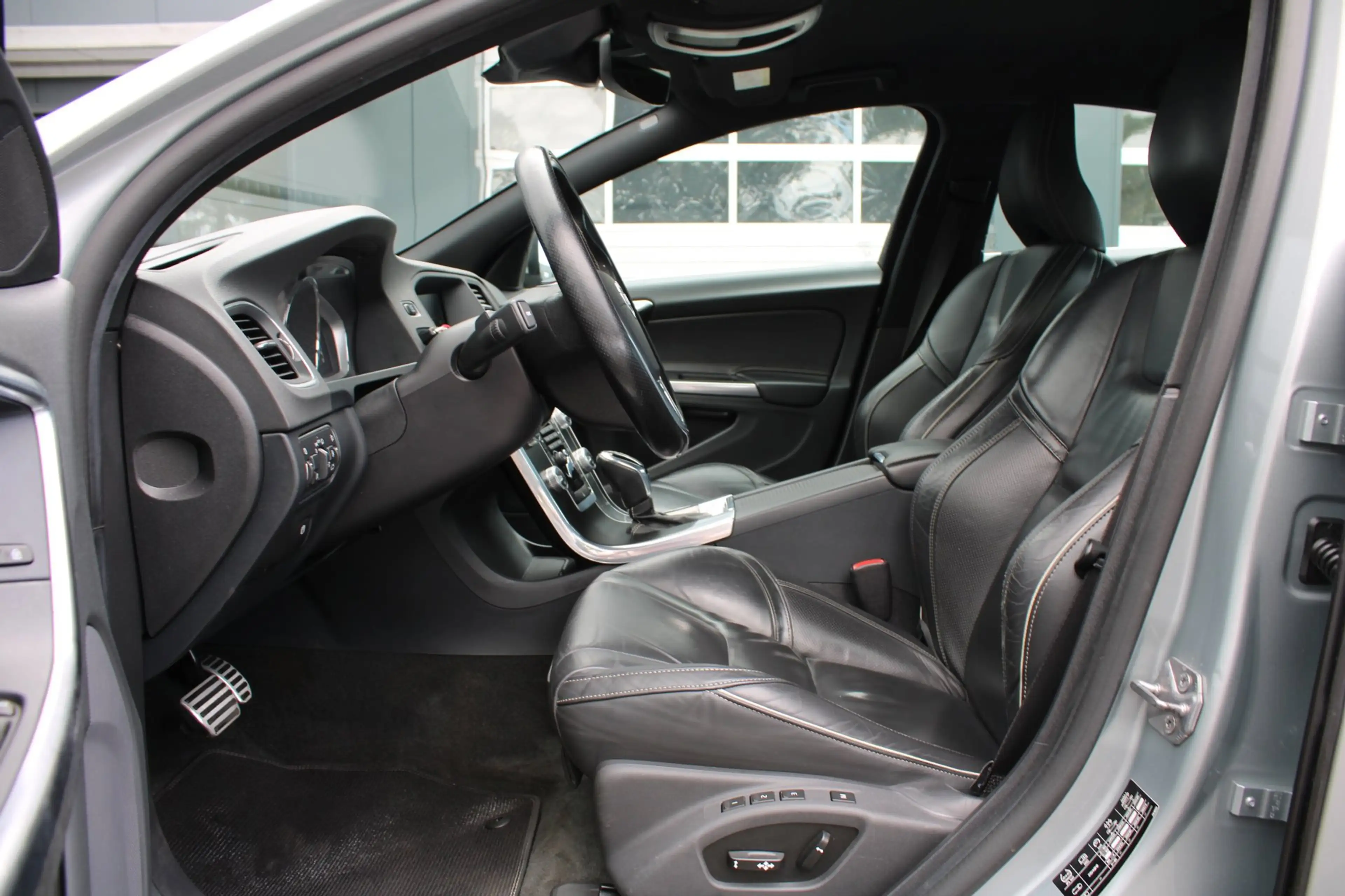 Volvo S60 2.0 T5 R-Design Automaat 245pk Clima/Cruise/Stoelv — photo 6