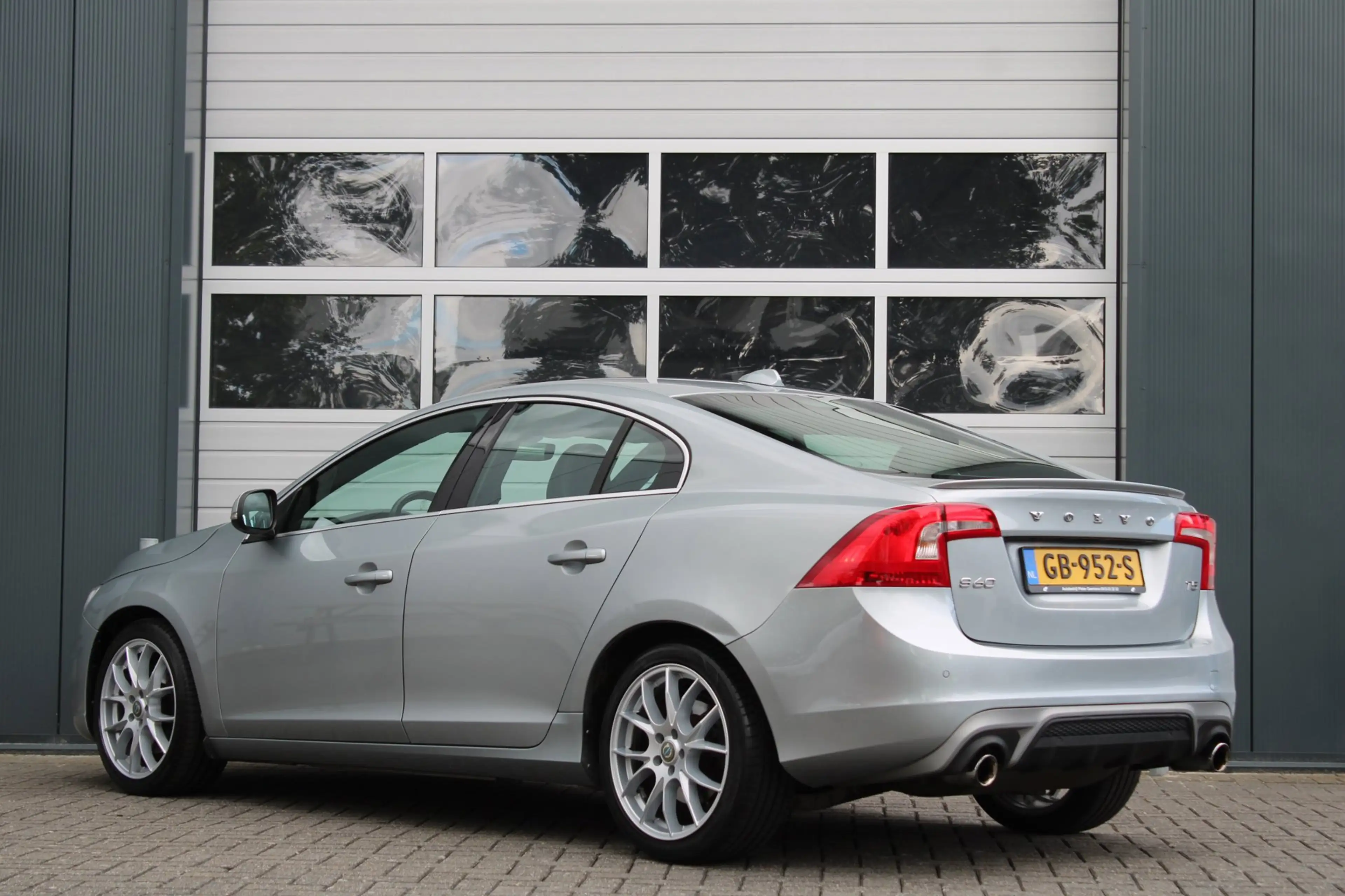 Volvo S60 2.0 T5 R-Design Automaat 245pk Clima/Cruise/Stoelv — photo 4