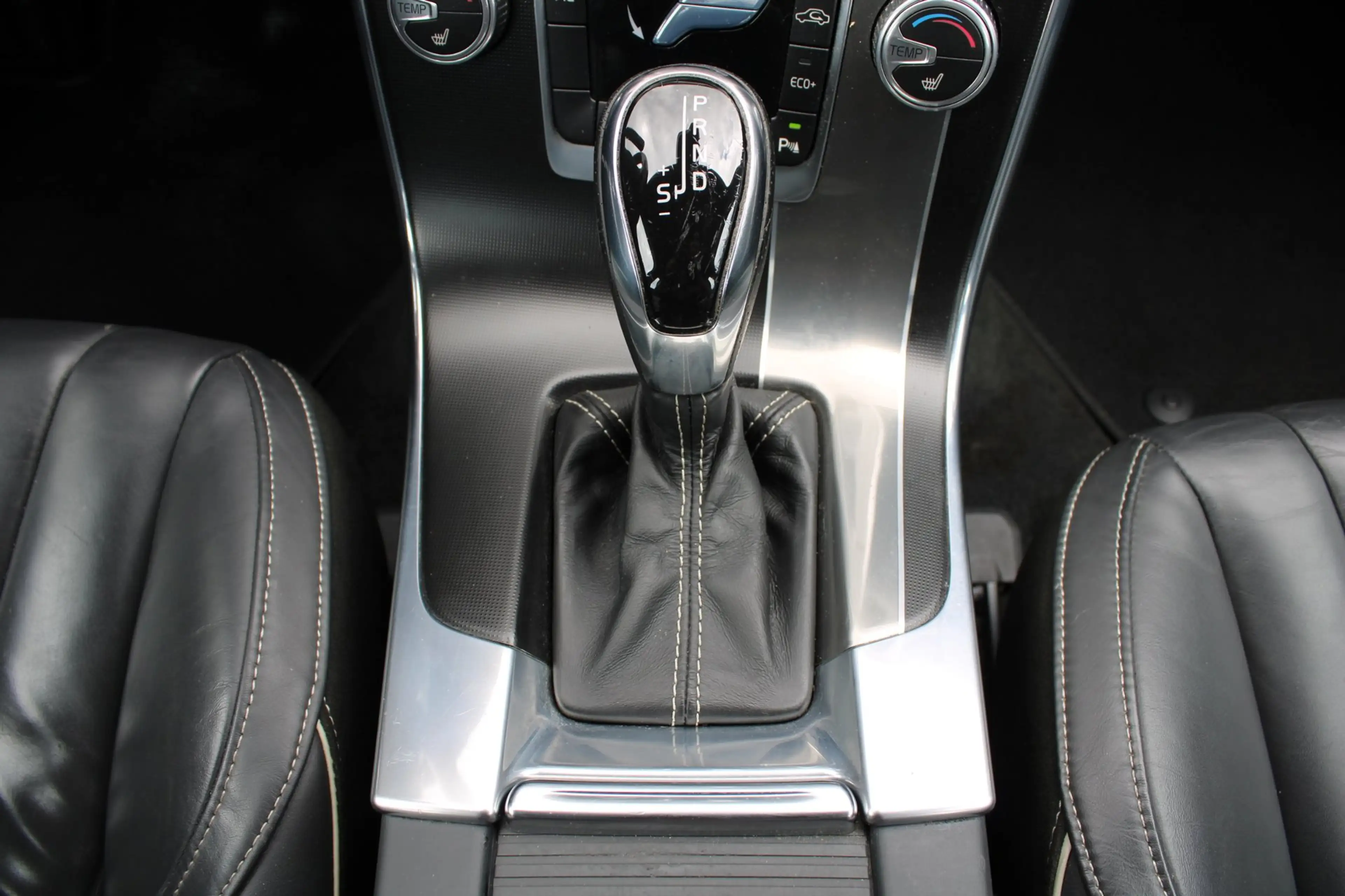 Volvo S60 2.0 T5 R-Design Automaat 245pk Clima/Cruise/Stoelv — photo 19