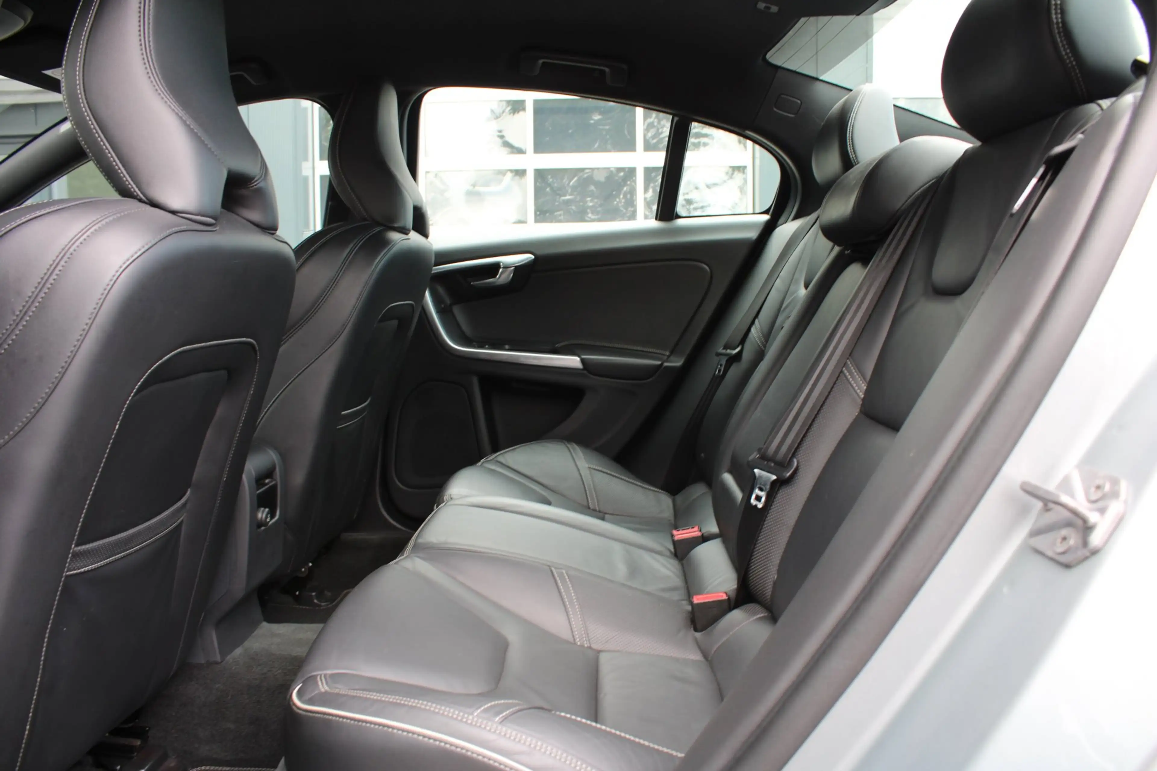 Volvo S60 2.0 T5 R-Design Automaat 245pk Clima/Cruise/Stoelv — photo 7