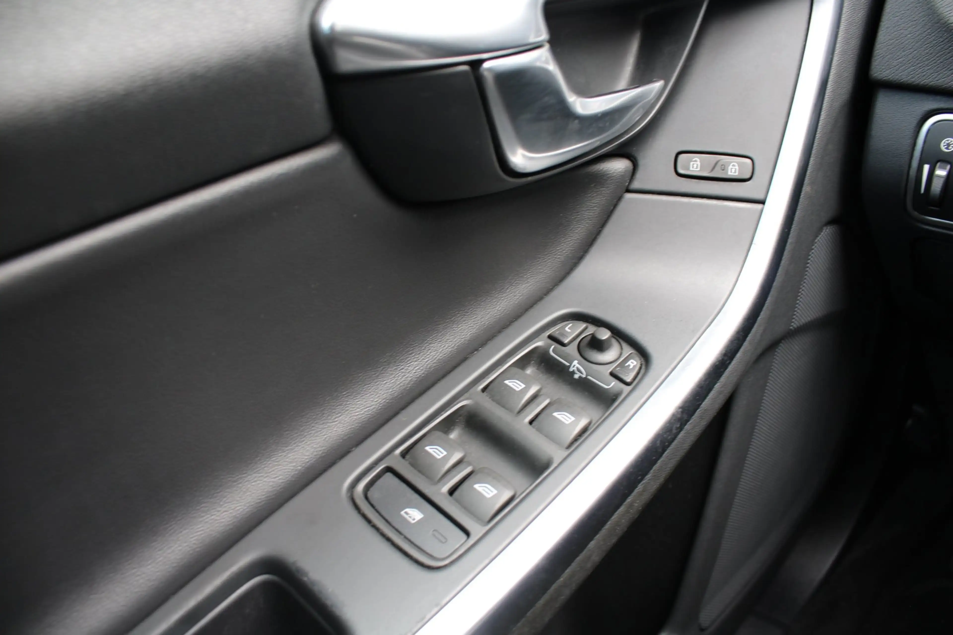 Volvo S60 2.0 T5 R-Design Automaat 245pk Clima/Cruise/Stoelv — photo 32