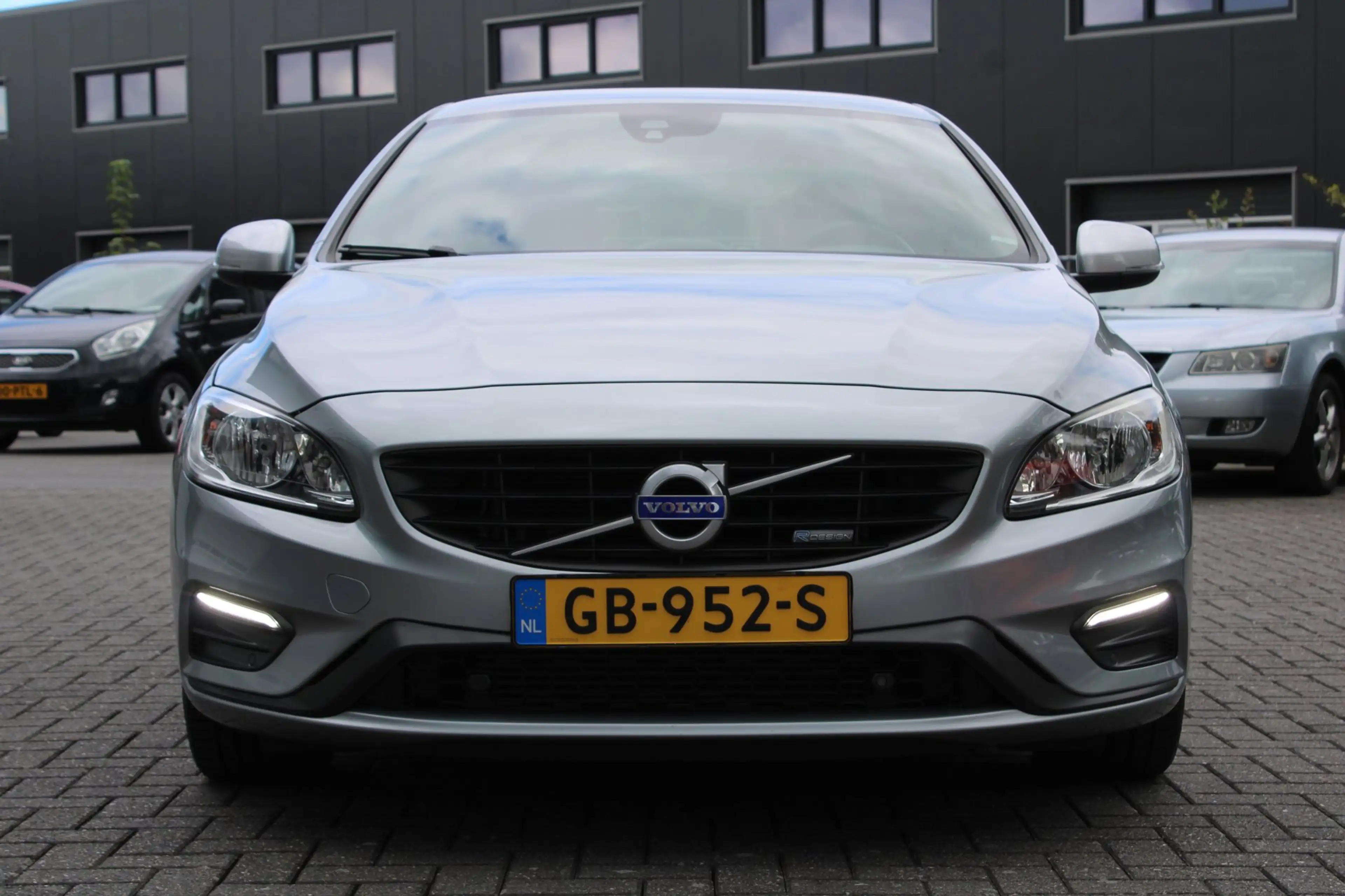 Volvo S60 2.0 T5 R-Design Automaat 245pk Clima/Cruise/Stoelv — photo 11