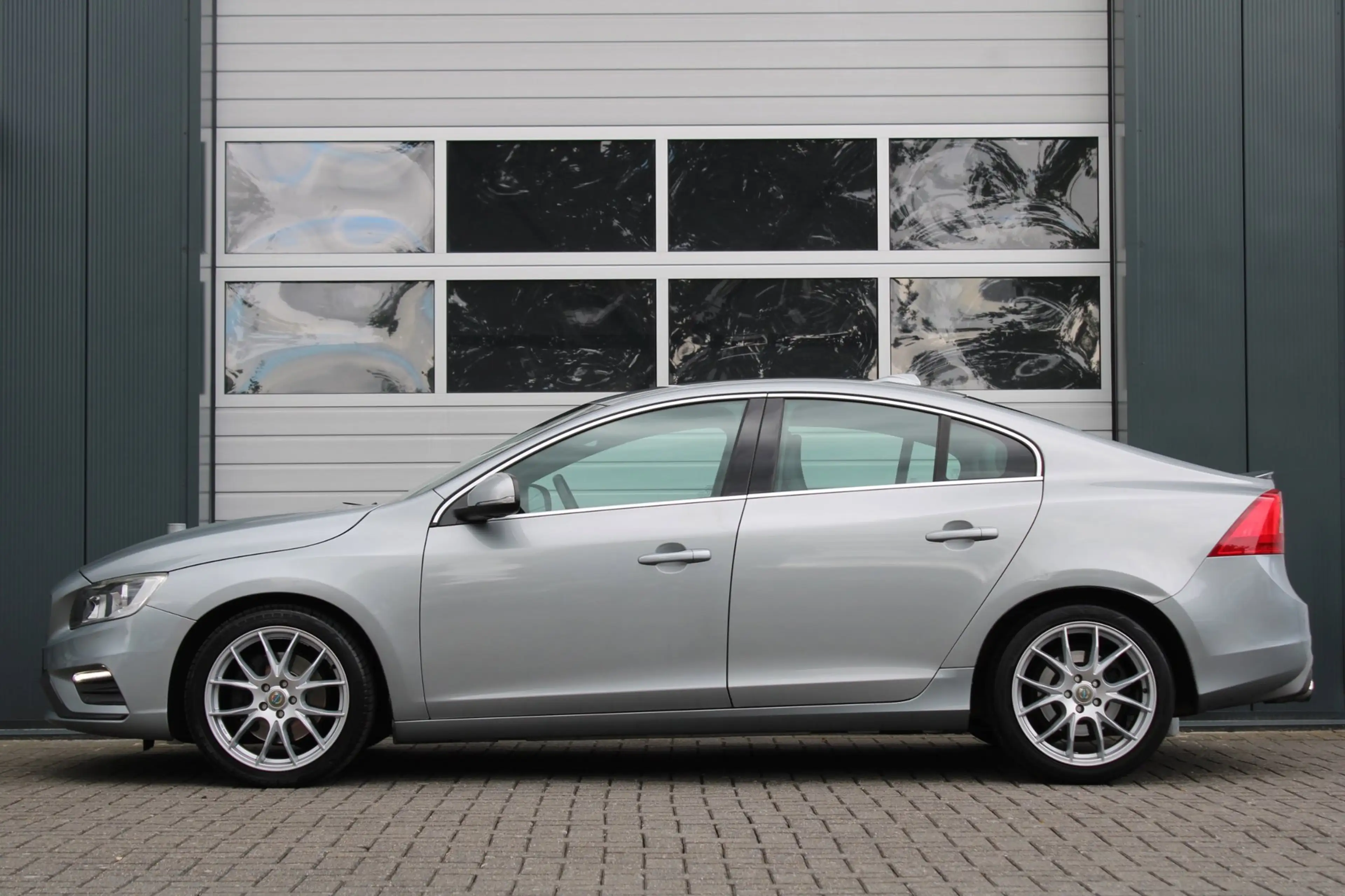 Volvo S60 2.0 T5 R-Design Automaat 245pk Clima/Cruise/Stoelv — photo 3