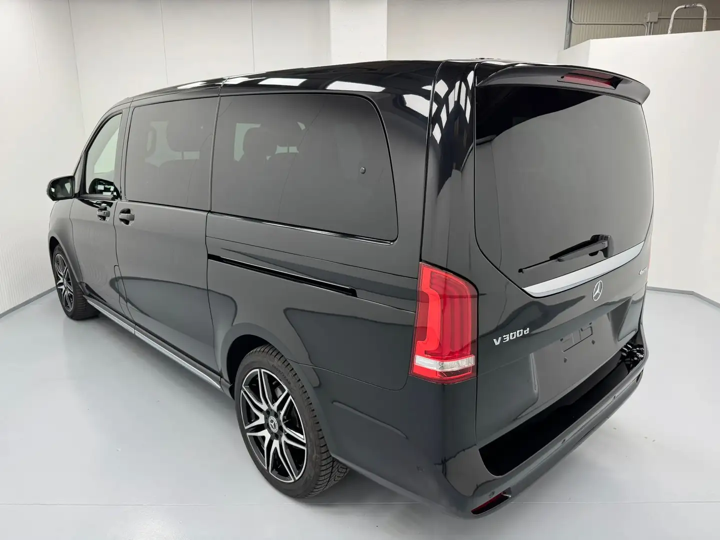 Mercedes-Benz V 300d LONG AVANTGARDE 8P AMG 4MATIC G-TRONIC 237CV Negru - 2