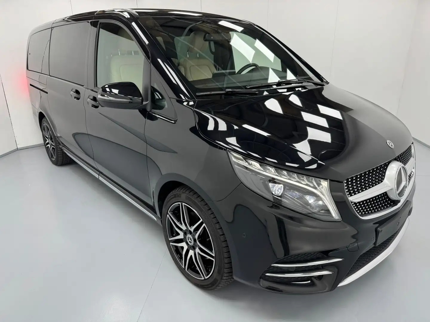 Mercedes-Benz V 300d LONG AVANTGARDE 8P AMG 4MATIC G-TRONIC 237CV Negru - 1