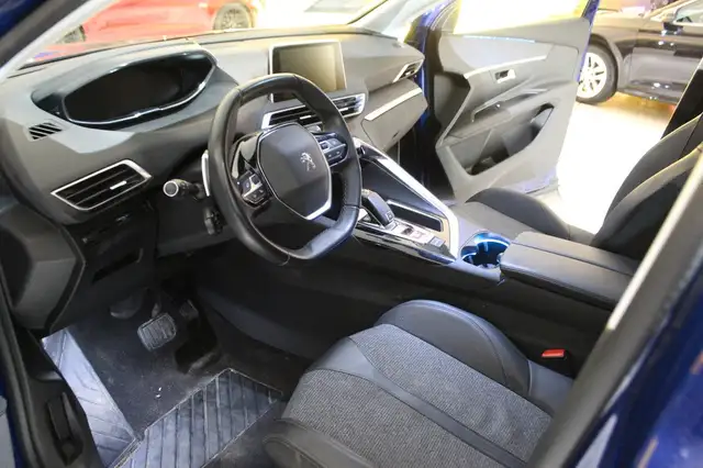 Peugeot 3008 view 6