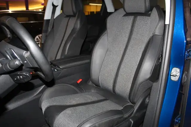Peugeot 3008 view 5