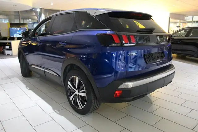 Peugeot 3008 view 3