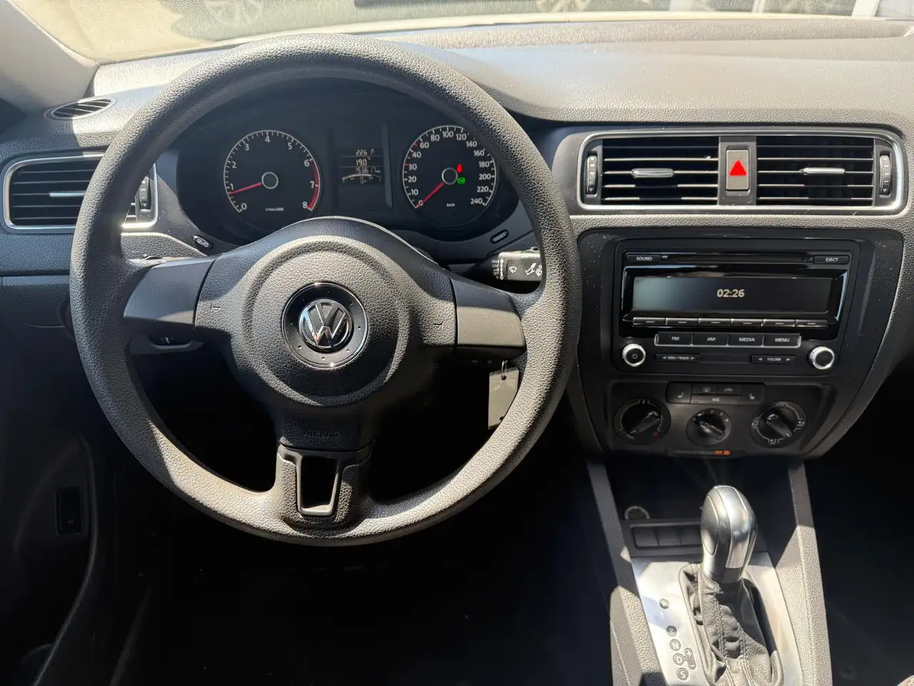 Volkswagen Jetta снимка Volkswagen Jetta